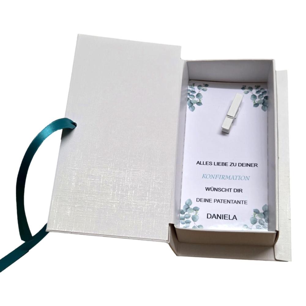 Preview: eldgeschenk Kartonage in Buchform mit Gratulation im Inneren, Holzklammer und Geschenkband