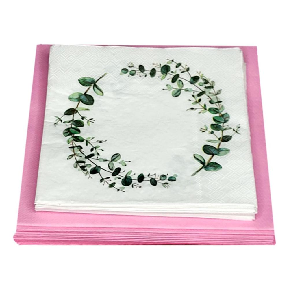 Servietten in Rosa darauf weiße Servietten mit Eukalyptusring