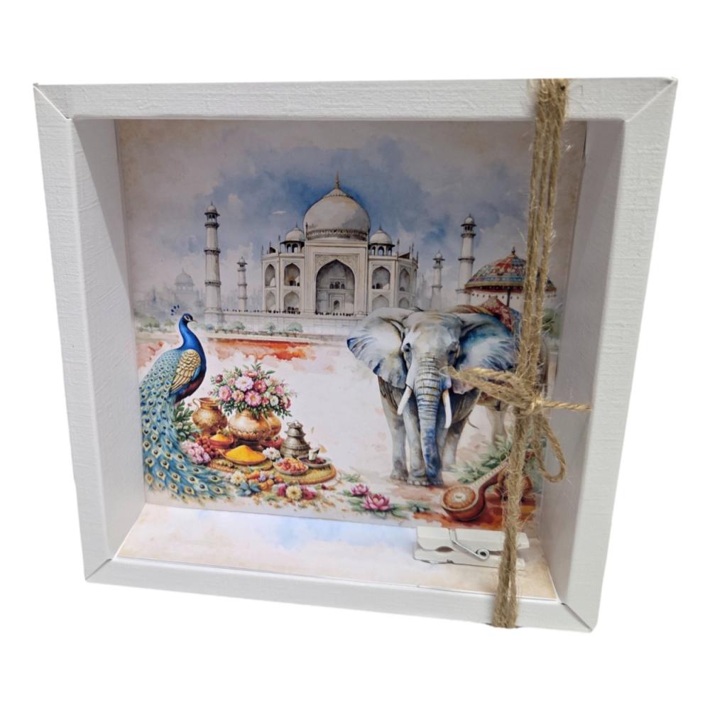 Geldgeschenk Verpackung Indien mit Taj Mahal, Elefant und Pfau in weißer Geschenkkartonage mit transparentem Schiebedeckel und Holzklammer