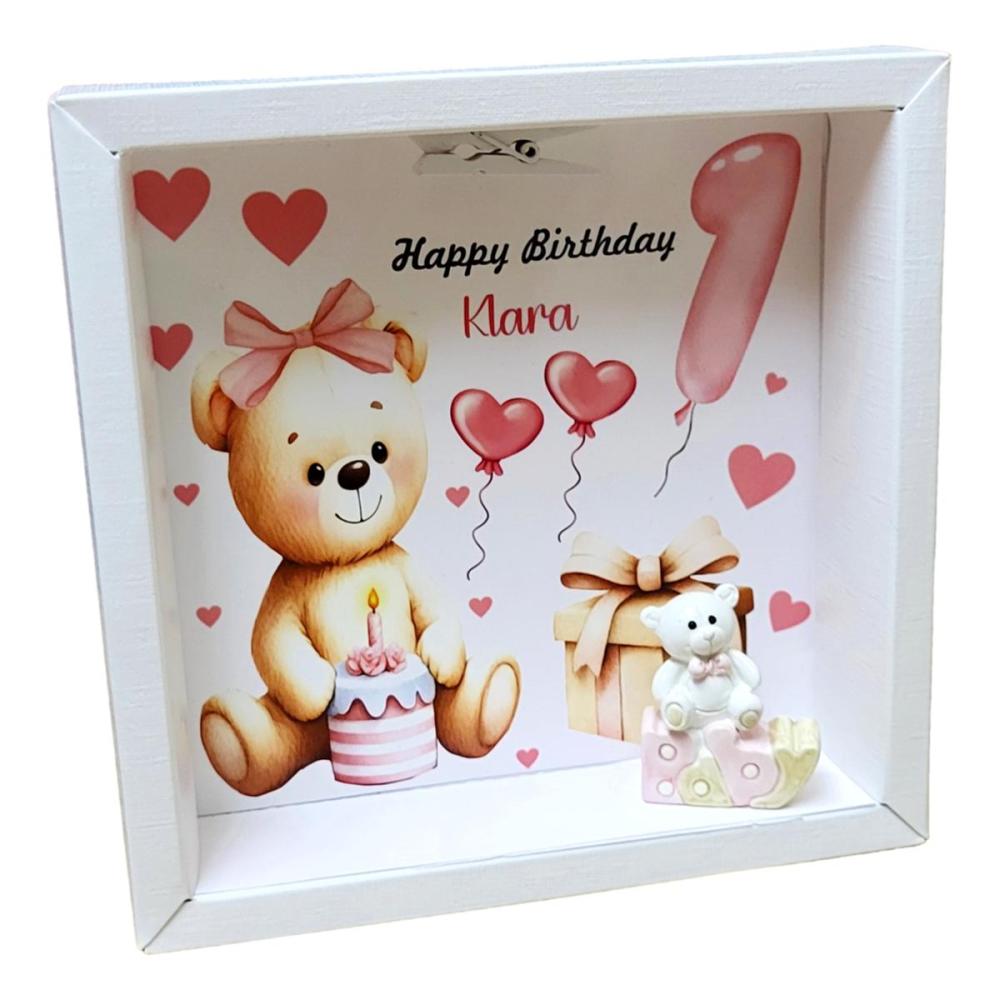 Preview: Geldgeschenkkartonage mit rosafarbigem Bärchenmotiv. Personalisiert mit Alter und Vornamen