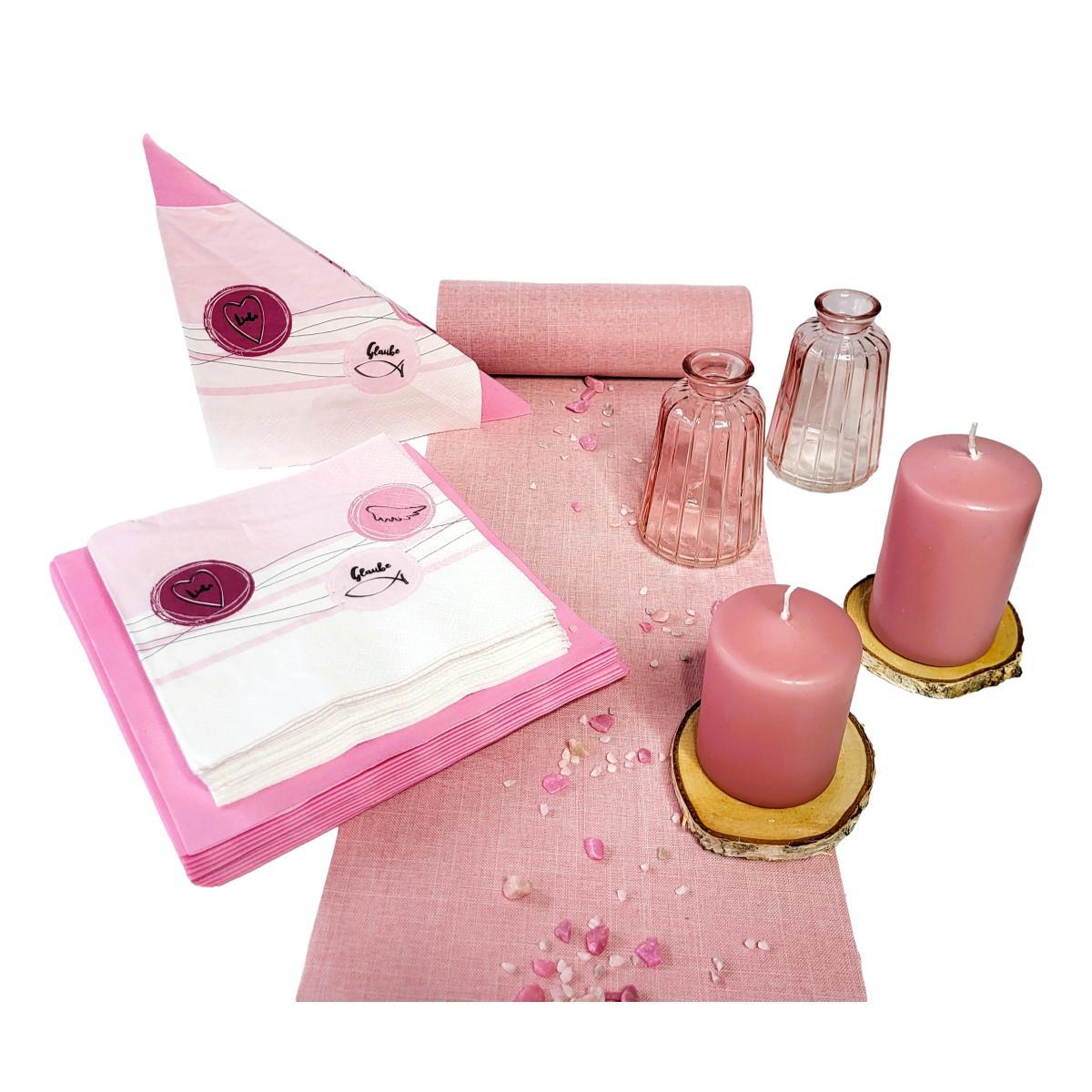 Tischdekoration in Rosa .Abgebildet sind ein Tischband, Servietten  Baumscheiben mit Kerzen