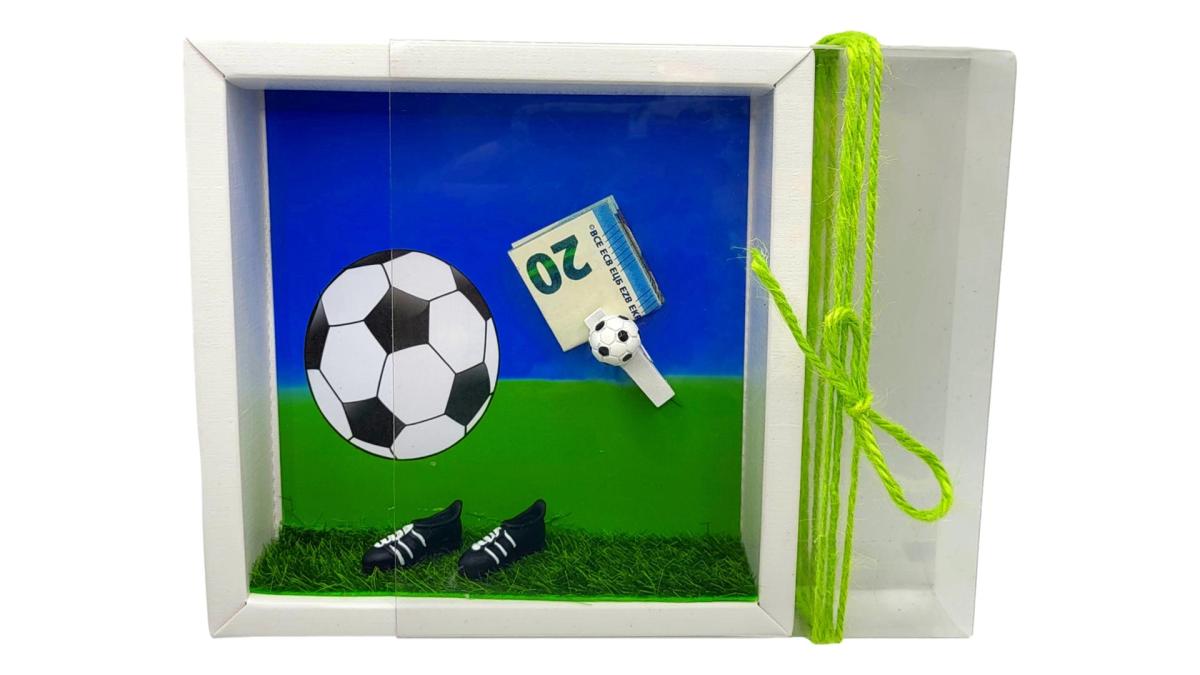 Geschenkverpackung Motiv Fußball mit geöffnetem Schiebedeckel