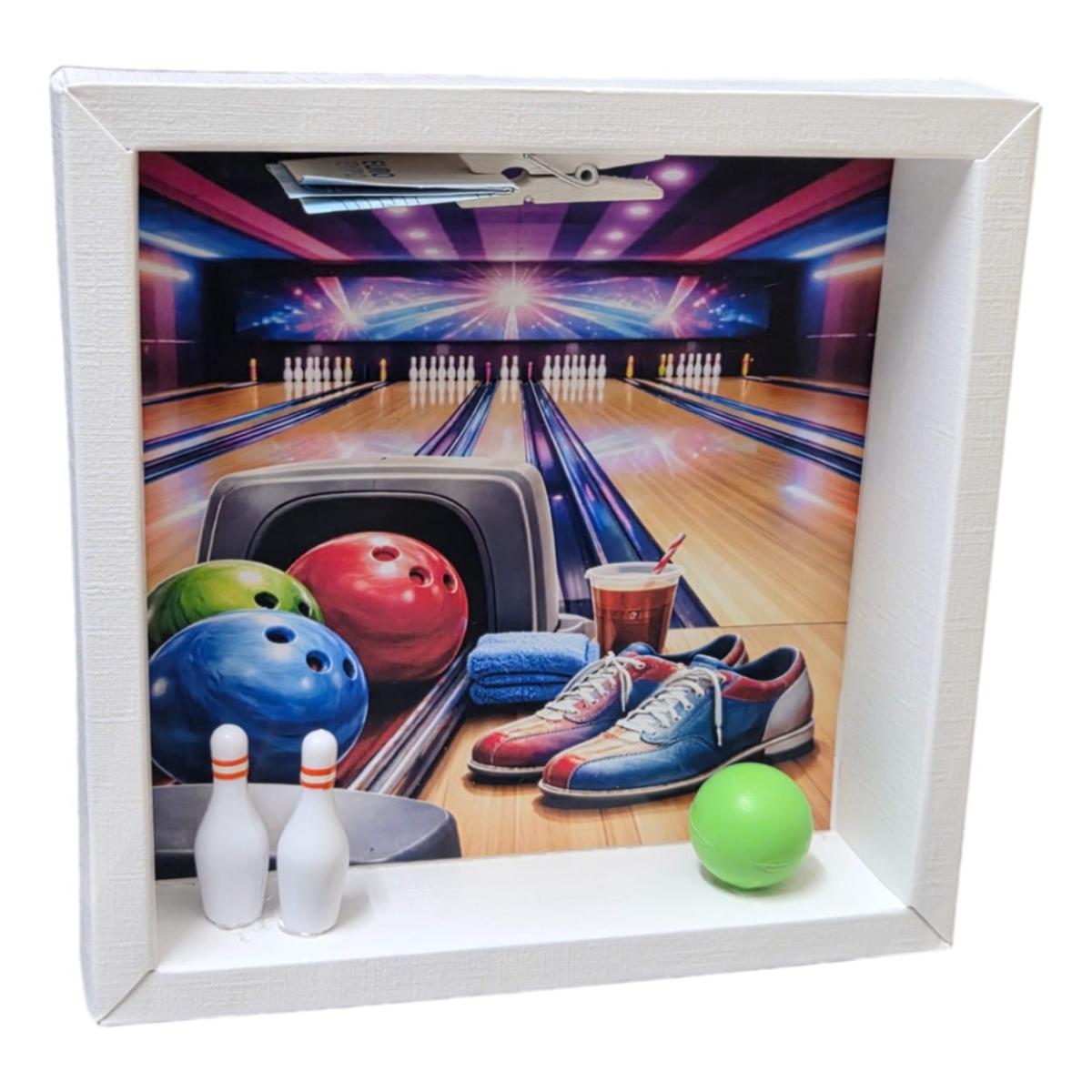 Geschenkkartonage Bowling mit Bowlingmotiv und kleiner Holzklammer für Geldschein oder Gutschein