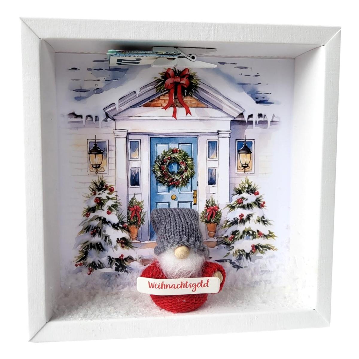Wichtelfigur mit Schild Weihnachtsgeld in winterlicher Geschenkbox mit Schnee