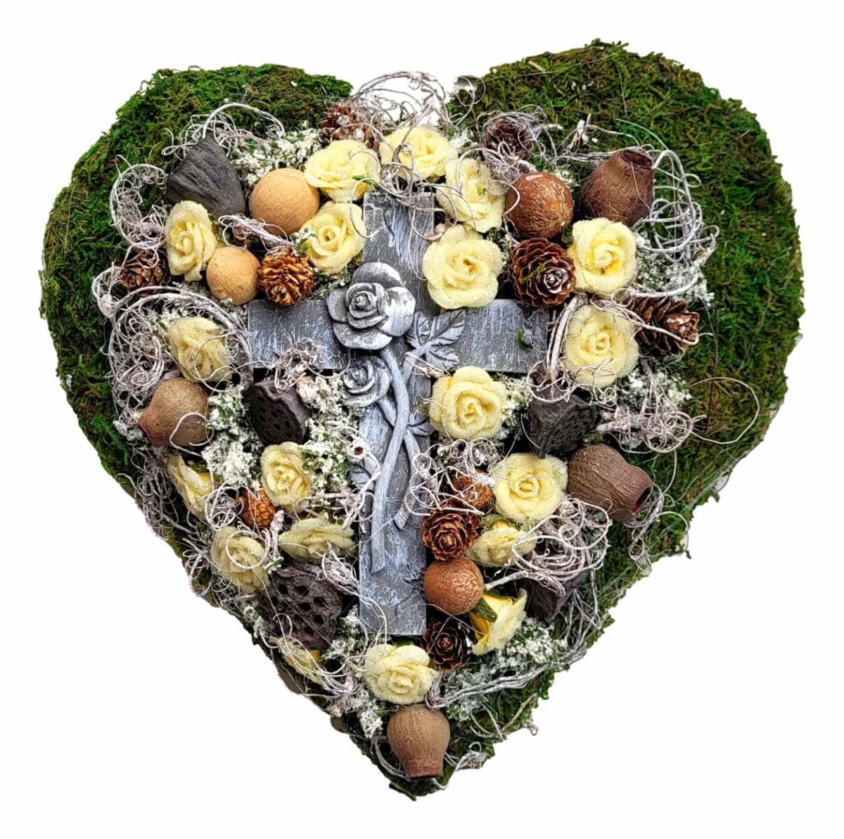 Grabschmuck Herz mit vielen kleinen, hellen Rosen und großem Kreuz in der Mitte